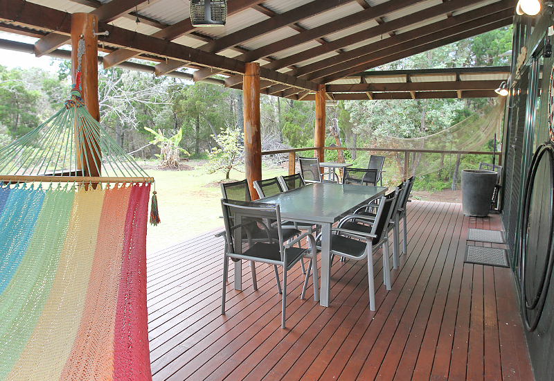 Assidere Beach House - Front Deck