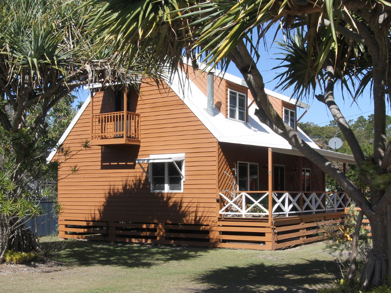 Aloha Amity Holiday House, North Stradbroke Island - Straddie Sales & Rentals