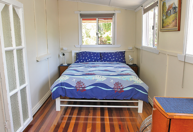 Anchorage Holiday House - Main bedroom