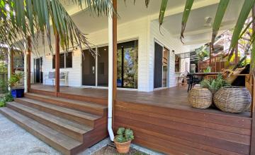 Mooloomba Palms Holiday House - Point Lookout, North Stradbroke Island - Straddie Sales & Rentals